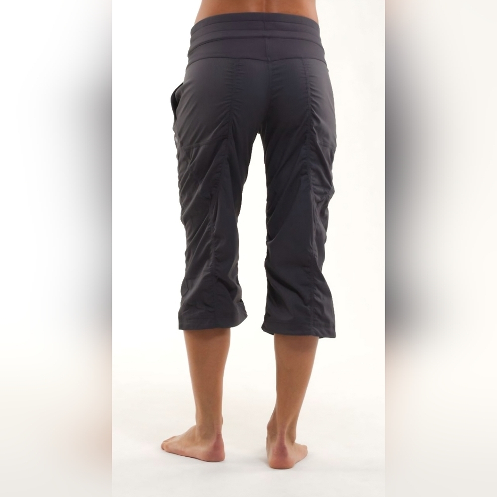 Lululemon dance studio crop size 4